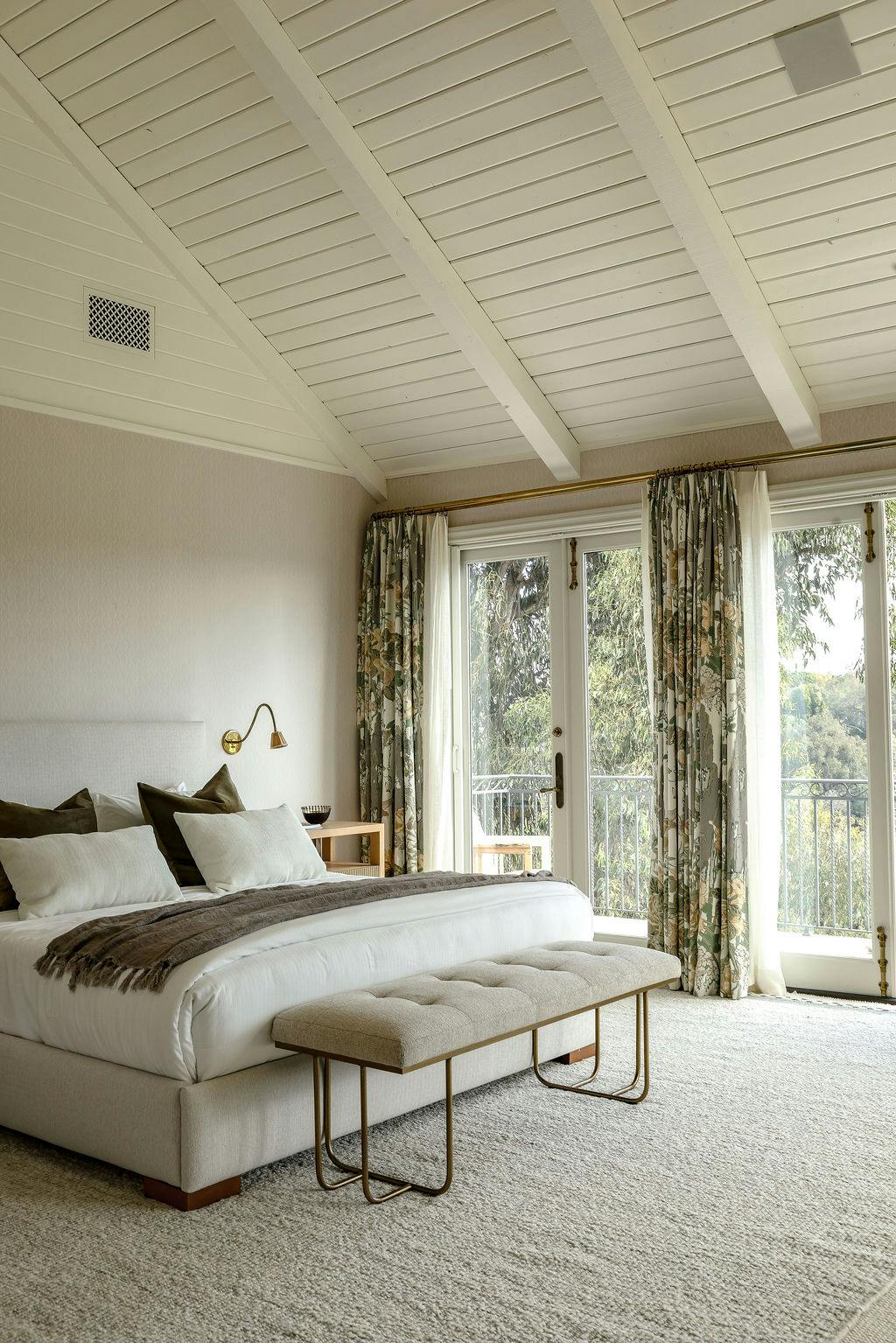 Meridith-Baer-Home-Home-Staging-Luxury-Homes-Southern-California-Amalfi-Transitional-Bedroom
